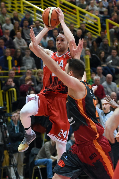 Auch Crailsheim wollen Matt Vest und die Uni Baskets ärgern. (Foto: Ulrich Petzold)