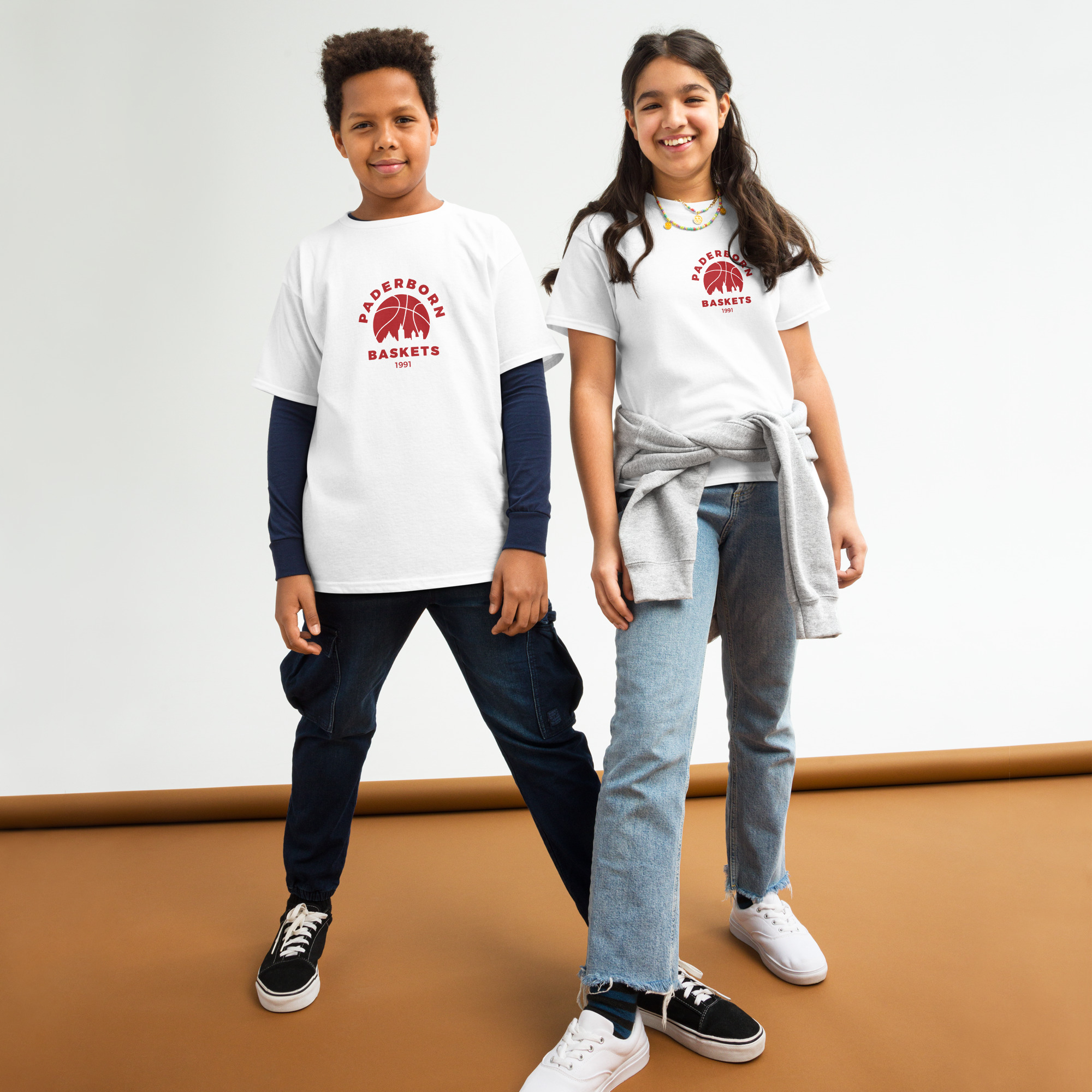 Young PB Baskets OFFICIAL CLUB SHIRT (Red Logo) – Bild 2